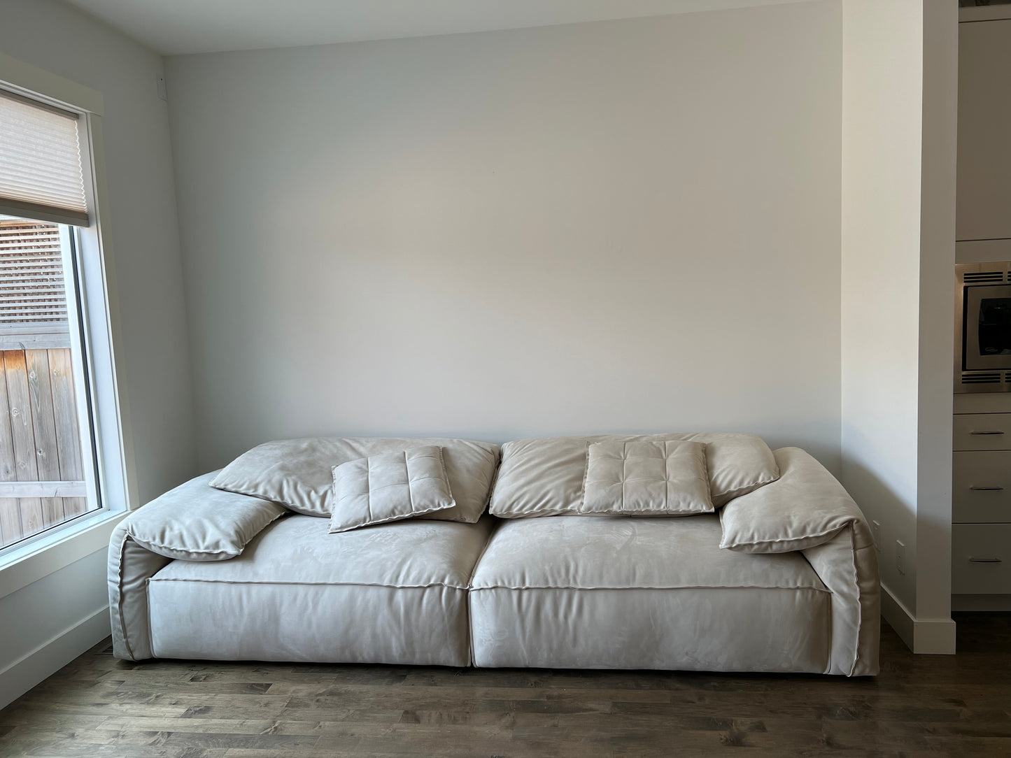LUX-S-6610 EAR Sofa